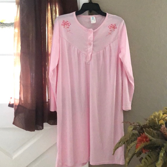 Movitex night gown given to me by a family member from France. It was 2 small. - Picture 1 of 6